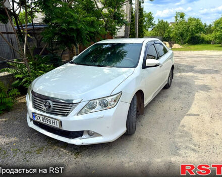 Белый Тойота Камри, объемом двигателя 2.5 л и пробегом 297 тыс. км за 12200 $, фото 4 на Automoto.ua