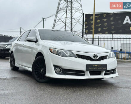 Білий Тойота Камрі, об'ємом двигуна 2.5 л та пробігом 180 тис. км за 11400 $, фото 2 на Automoto.ua