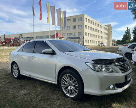 Белый Тойота Камри, объемом двигателя 2.49 л и пробегом 234 тыс. км за 14000 $, фото 2 на Automoto.ua