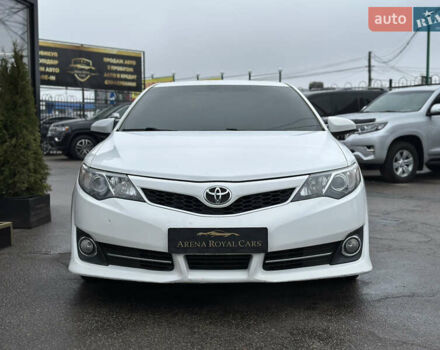 Білий Тойота Камрі, об'ємом двигуна 2.5 л та пробігом 180 тис. км за 11400 $, фото 6 на Automoto.ua