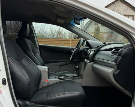 Белый Тойота Камри, объемом двигателя 2.5 л и пробегом 277 тыс. км за 10700 $, фото 18 на Automoto.ua