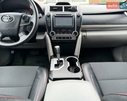 Белый Тойота Камри, объемом двигателя 2.5 л и пробегом 277 тыс. км за 10700 $, фото 19 на Automoto.ua