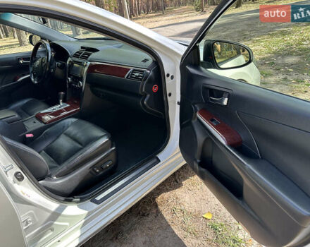 Белый Тойота Камри, объемом двигателя 2.5 л и пробегом 262 тыс. км за 13500 $, фото 9 на Automoto.ua