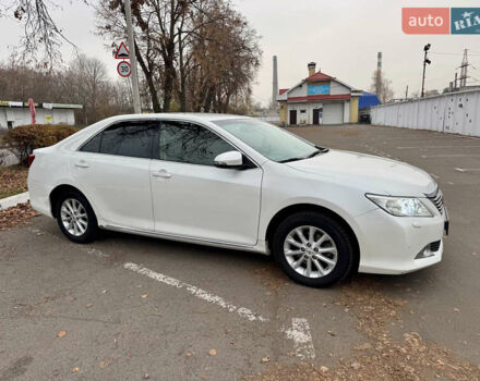 Белый Тойота Камри, объемом двигателя 2.49 л и пробегом 280 тыс. км за 9800 $, фото 2 на Automoto.ua