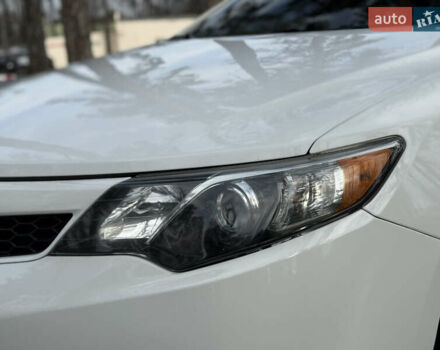 Белый Тойота Камри, объемом двигателя 2.5 л и пробегом 180 тыс. км за 10999 $, фото 4 на Automoto.ua