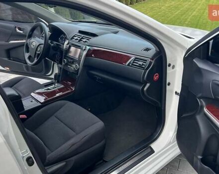 Білий Тойота Камрі, об'ємом двигуна 2.49 л та пробігом 135 тис. км за 13800 $, фото 20 на Automoto.ua