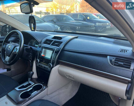 Белый Тойота Камри, объемом двигателя 2.5 л и пробегом 170 тыс. км за 11200 $, фото 15 на Automoto.ua