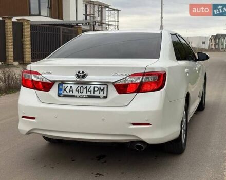 Белый Тойота Камри, объемом двигателя 2.49 л и пробегом 235 тыс. км за 12500 $, фото 3 на Automoto.ua