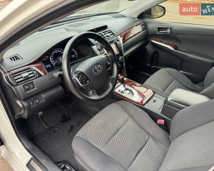 Белый Тойота Камри, объемом двигателя 2.49 л и пробегом 280 тыс. км за 9800 $, фото 10 на Automoto.ua