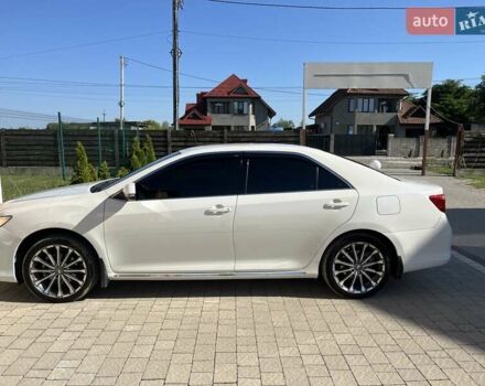 Белый Тойота Камри, объемом двигателя 2.5 л и пробегом 174 тыс. км за 13500 $, фото 1 на Automoto.ua