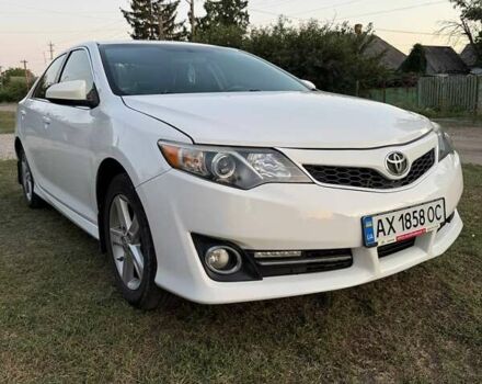 Белый Тойота Камри, объемом двигателя 2.49 л и пробегом 178 тыс. км за 10700 $, фото 1 на Automoto.ua