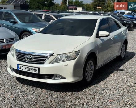 Белый Тойота Камри, объемом двигателя 2.5 л и пробегом 155 тыс. км за 13700 $, фото 2 на Automoto.ua