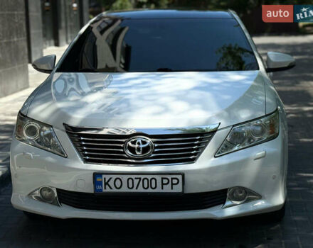 Белый Тойота Камри, объемом двигателя 2.49 л и пробегом 231 тыс. км за 11999 $, фото 7 на Automoto.ua
