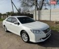 Белый Тойота Камри, объемом двигателя 2.5 л и пробегом 205 тыс. км за 8600 $, фото 1 на Automoto.ua