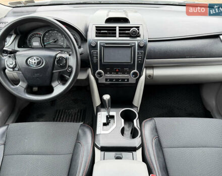 Белый Тойота Камри, объемом двигателя 2.5 л и пробегом 277 тыс. км за 10700 $, фото 21 на Automoto.ua