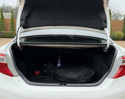 Белый Тойота Камри, объемом двигателя 2.5 л и пробегом 277 тыс. км за 10700 $, фото 11 на Automoto.ua