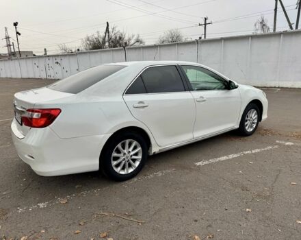 Белый Тойота Камри, объемом двигателя 2.5 л и пробегом 280 тыс. км за 9800 $, фото 2 на Automoto.ua