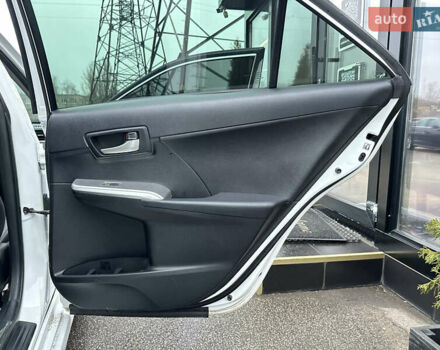 Білий Тойота Камрі, об'ємом двигуна 2.5 л та пробігом 180 тис. км за 11400 $, фото 21 на Automoto.ua