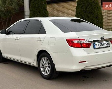 Белый Тойота Камри, объемом двигателя 2.49 л и пробегом 235 тыс. км за 12500 $, фото 2 на Automoto.ua