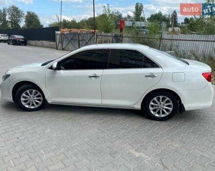 Белый Тойота Камри, объемом двигателя 2.5 л и пробегом 220 тыс. км за 15450 $, фото 5 на Automoto.ua