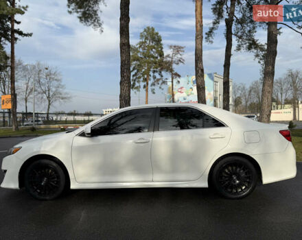Белый Тойота Камри, объемом двигателя 2.5 л и пробегом 180 тыс. км за 10999 $, фото 6 на Automoto.ua