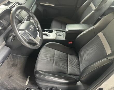 Белый Тойота Камри, объемом двигателя 2.5 л и пробегом 228 тыс. км за 8800 $, фото 5 на Automoto.ua