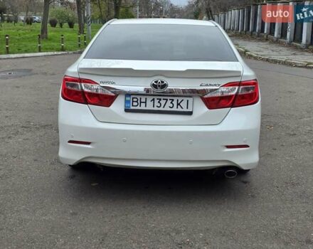 Белый Тойота Камри, объемом двигателя 2.49 л и пробегом 158 тыс. км за 13999 $, фото 5 на Automoto.ua