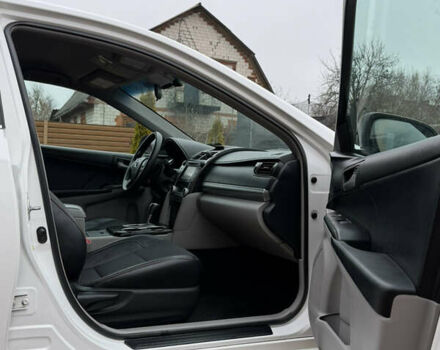 Белый Тойота Камри, объемом двигателя 2.5 л и пробегом 277 тыс. км за 10700 $, фото 17 на Automoto.ua