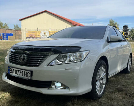 Белый Тойота Камри, объемом двигателя 2.49 л и пробегом 234 тыс. км за 14000 $, фото 1 на Automoto.ua