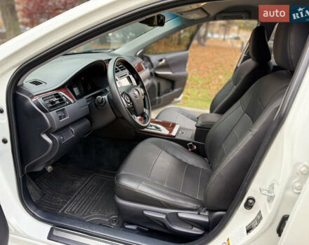 Белый Тойота Камри, объемом двигателя 2.49 л и пробегом 106 тыс. км за 12700 $, фото 22 на Automoto.ua