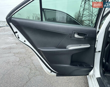 Білий Тойота Камрі, об'ємом двигуна 2.5 л та пробігом 180 тис. км за 11400 $, фото 16 на Automoto.ua