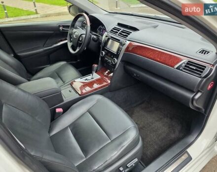 Белый Тойота Камри, объемом двигателя 2.49 л и пробегом 158 тыс. км за 13999 $, фото 14 на Automoto.ua