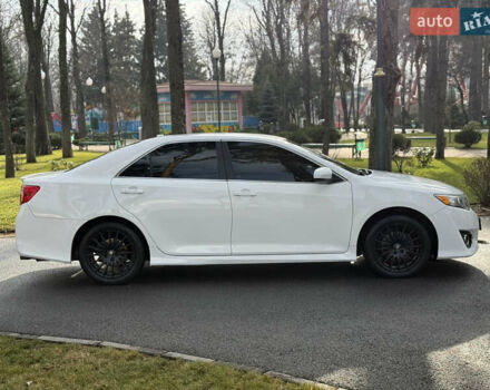 Белый Тойота Камри, объемом двигателя 2.5 л и пробегом 180 тыс. км за 10999 $, фото 5 на Automoto.ua