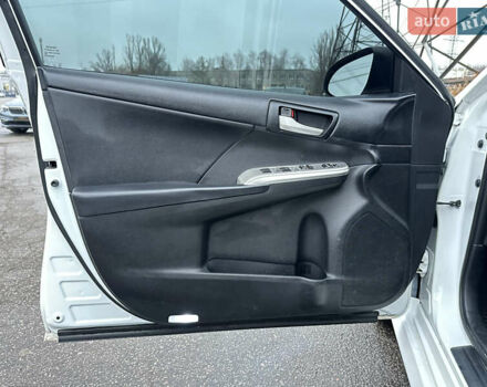 Білий Тойота Камрі, об'ємом двигуна 2.5 л та пробігом 180 тис. км за 11400 $, фото 14 на Automoto.ua