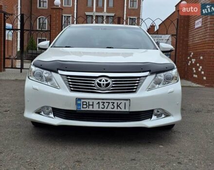 Белый Тойота Камри, объемом двигателя 2.49 л и пробегом 158 тыс. км за 13999 $, фото 1 на Automoto.ua