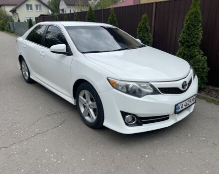 Белый Тойота Камри, объемом двигателя 2.5 л и пробегом 228 тыс. км за 8800 $, фото 1 на Automoto.ua