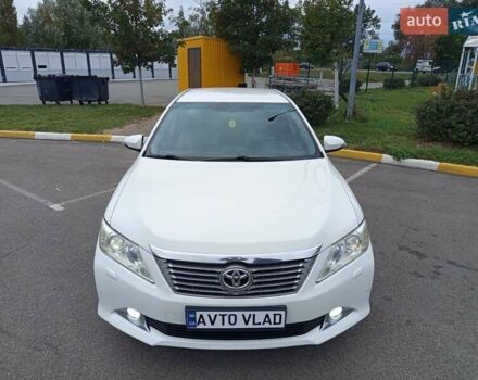 Белый Тойота Камри, объемом двигателя 2.5 л и пробегом 236 тыс. км за 13500 $, фото 15 на Automoto.ua