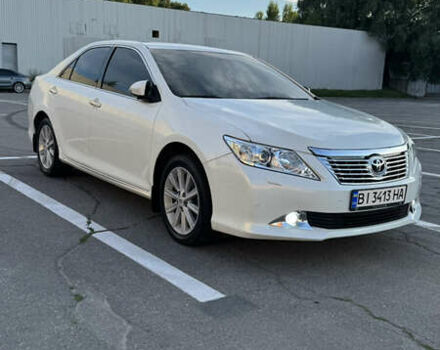 Белый Тойота Камри, объемом двигателя 2.5 л и пробегом 220 тыс. км за 14000 $, фото 1 на Automoto.ua