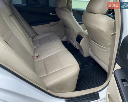 Білий Тойота Камрі, об'ємом двигуна 2.5 л та пробігом 230 тис. км за 10000 $, фото 10 на Automoto.ua