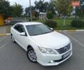 Белый Тойота Камри, объемом двигателя 2.5 л и пробегом 236 тыс. км за 13700 $, фото 1 на Automoto.ua