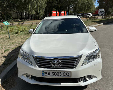 Белый Тойота Камри, объемом двигателя 2.5 л и пробегом 262 тыс. км за 13500 $, фото 1 на Automoto.ua