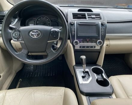 Білий Тойота Камрі, об'ємом двигуна 2.5 л та пробігом 230 тис. км за 10000 $, фото 6 на Automoto.ua