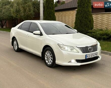 Белый Тойота Камри, объемом двигателя 2.49 л и пробегом 235 тыс. км за 12500 $, фото 1 на Automoto.ua