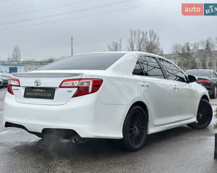 Білий Тойота Камрі, об'ємом двигуна 2.5 л та пробігом 180 тис. км за 11400 $, фото 1 на Automoto.ua
