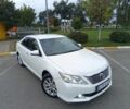 Белый Тойота Камри, объемом двигателя 2.5 л и пробегом 236 тыс. км за 13700 $, фото 1 на Automoto.ua