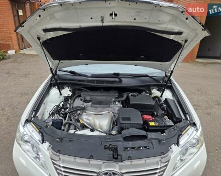 Белый Тойота Камри, объемом двигателя 2.49 л и пробегом 158 тыс. км за 13999 $, фото 18 на Automoto.ua