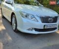 Белый Тойота Камри, объемом двигателя 2.5 л и пробегом 300 тыс. км за 14200 $, фото 1 на Automoto.ua