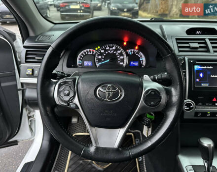 Білий Тойота Камрі, об'ємом двигуна 2.5 л та пробігом 180 тис. км за 11400 $, фото 26 на Automoto.ua