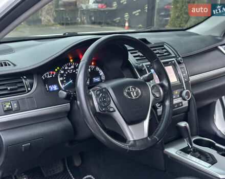 Білий Тойота Камрі, об'ємом двигуна 2.5 л та пробігом 180 тис. км за 11400 $, фото 13 на Automoto.ua