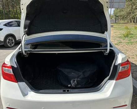 Белый Тойота Камри, объемом двигателя 2.5 л и пробегом 262 тыс. км за 13500 $, фото 3 на Automoto.ua